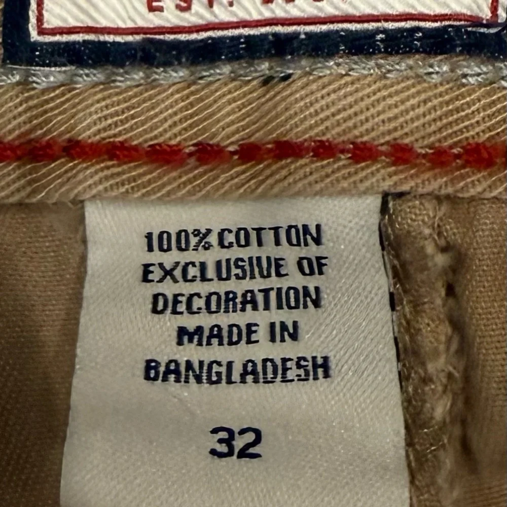 Izod cargo shorts size 32